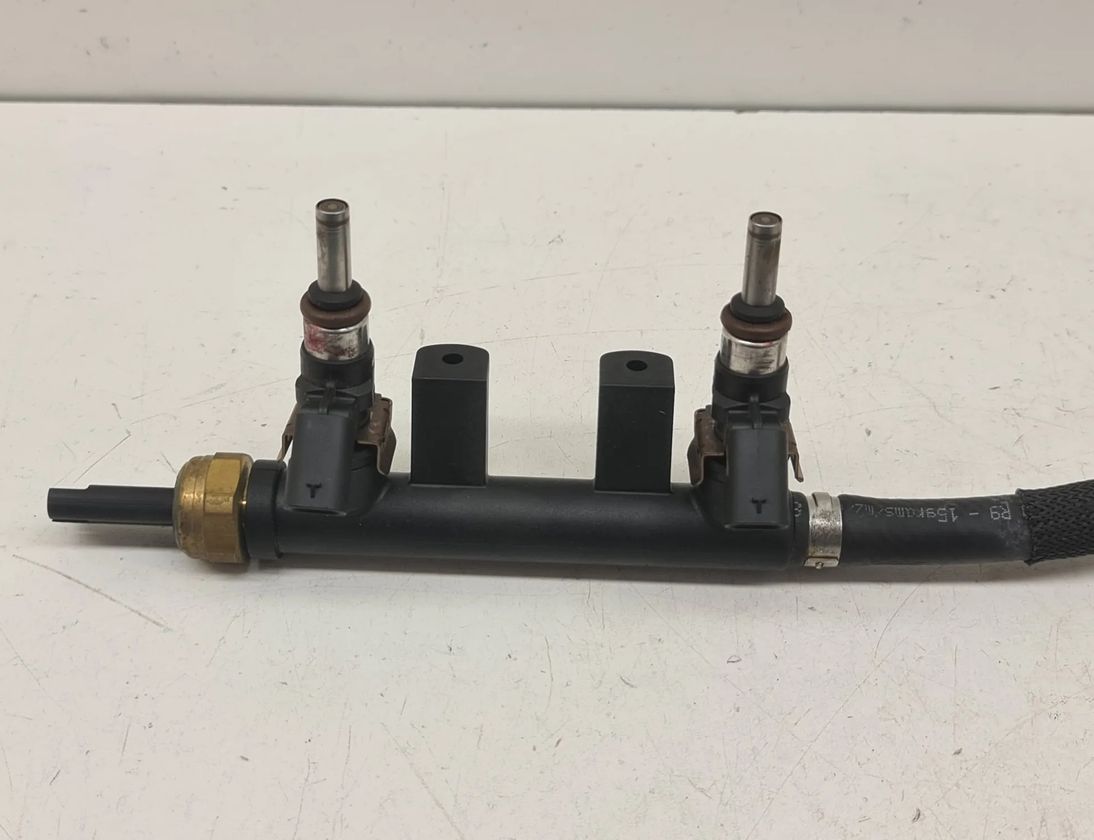 BMW F Топливная рейка 8356843 33014336