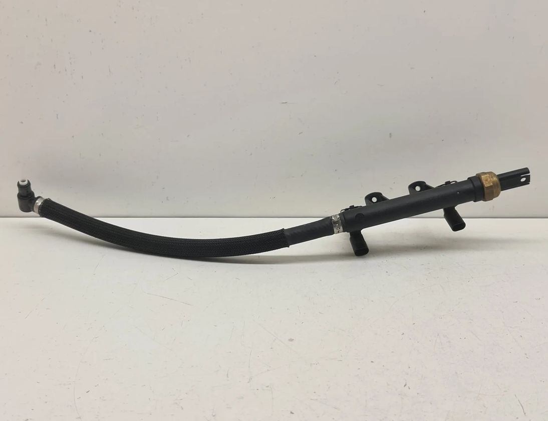 BMW F Топливная рейка 8356843 33014336