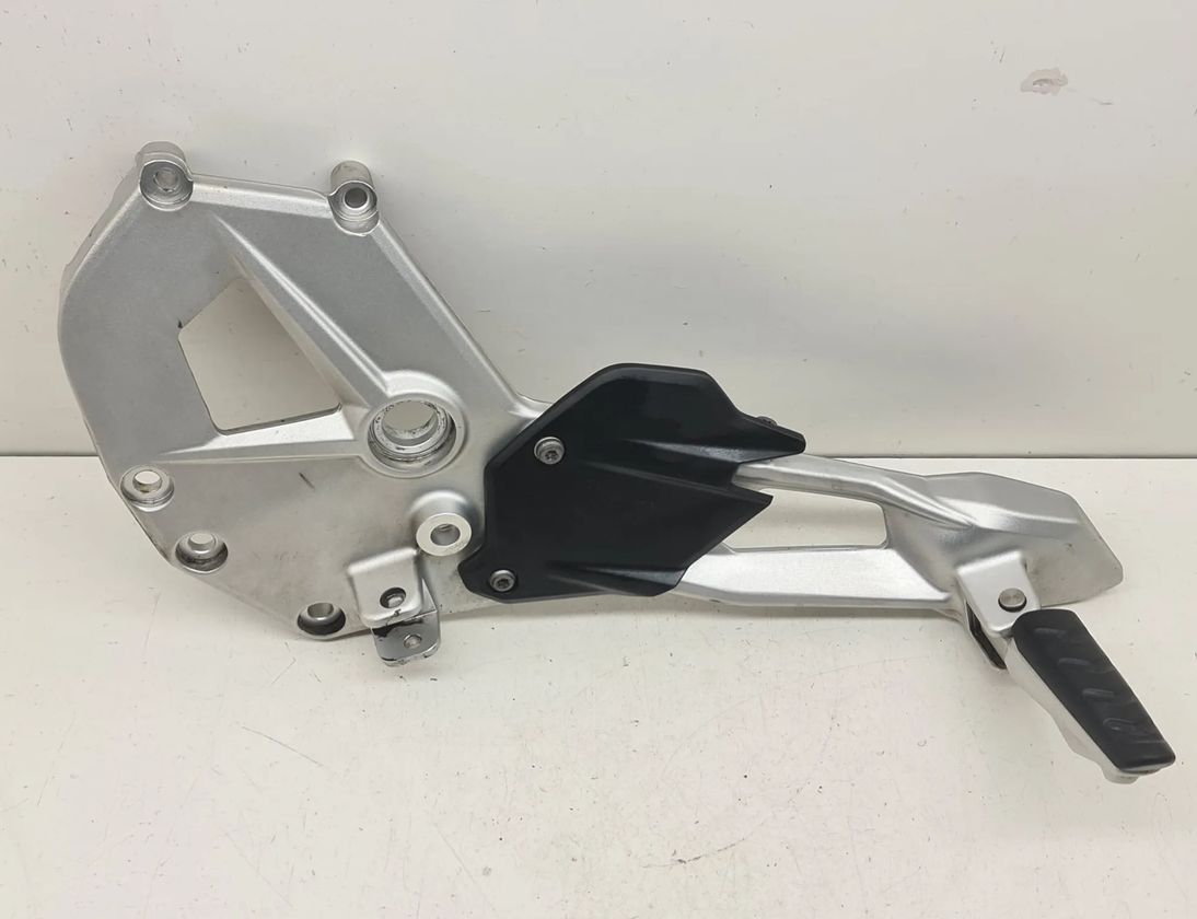 BMW F Left side footrest pegs bracket 8404015 33024892