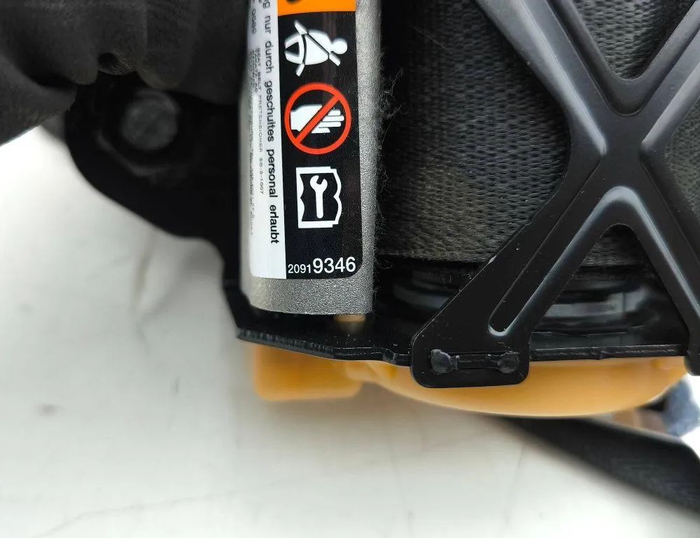 CHEVROLET Trax 1 generation (2013-2022) Front Right Seatbelt 20919346 32948162