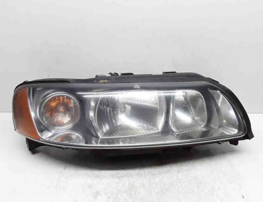 VOLVO V70 2 generation (2000-2008) Front Right Headlight 30698836 32656458
