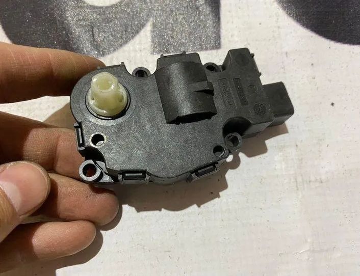 BMW X5 E70 (2006-2013) Interior Heater Flap Motor Actuator 650,750,000,412 21490647