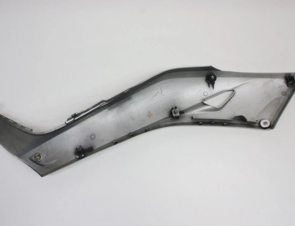 YAMAHA X-MAX F30/F31 (2011-2020) Кожух панели обтекателя правой стороны b74f2172100 10788372