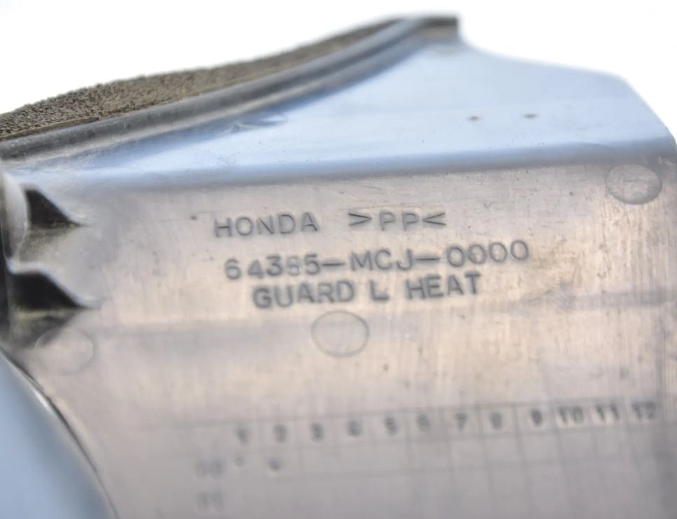 HONDA CBR (1983-2016) W204/S204/C204 (2004-2015) Накладка передней внутренней крышки капота 64395-MCJ 10879326