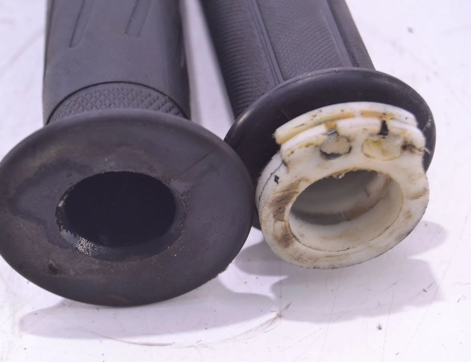 YAMAHA X-MAX Комплект ручек переднего руля Unavailable 16423429