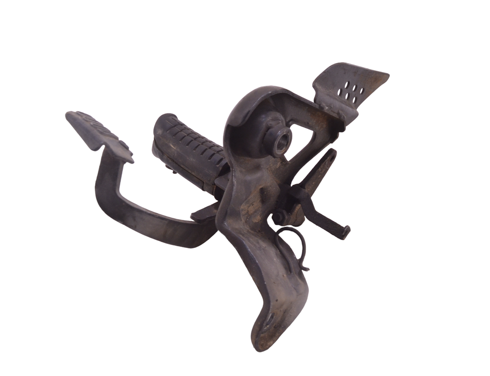 HONDA CBF Front right side footrest peg hanger 17344670