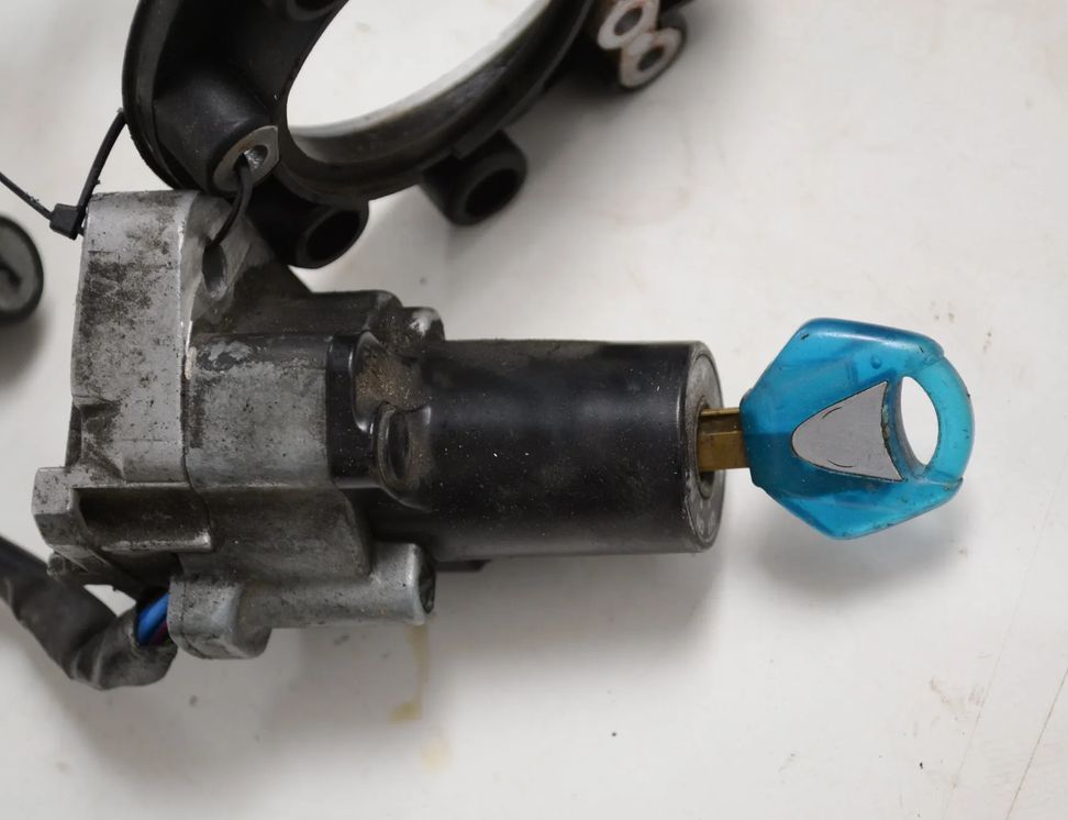 YAMAHA XJ T4 (1990-2003) Complete lock set tank cap ignition switch set 26326819