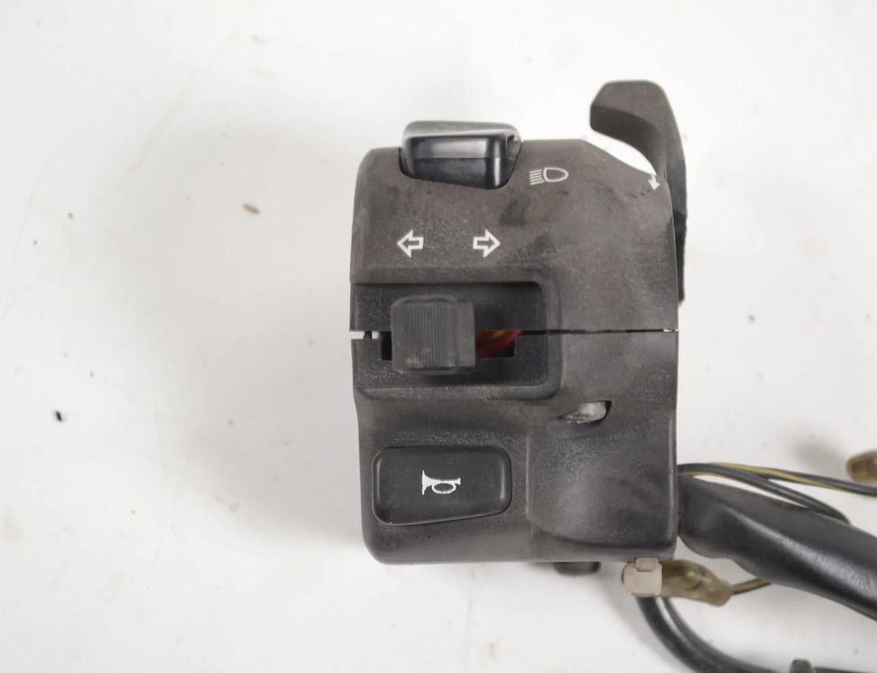 SUZUKI GSF BANDIT W176 (2012-2018) Фары левой стороны переключателя передач 26330962