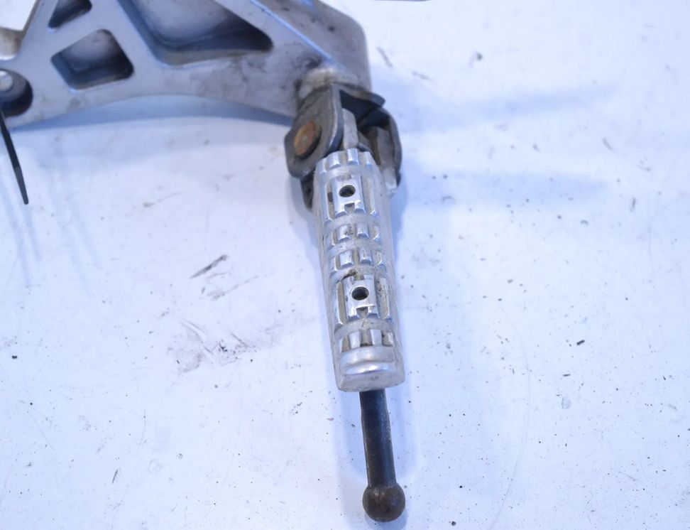 YAMAHA MT 4M (2015-2024) Front left side footrest peg hanger  26337577