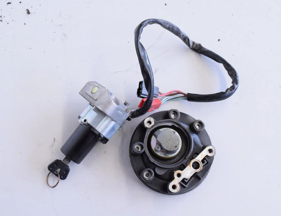 YAMAHA YZF T9 (2013-2021) Complete lock set tank cap ignition switch set 26810074