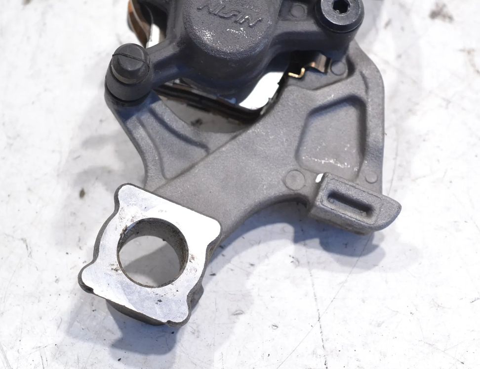 SUZUKI GSX-R B5 (1996-2005) Rear brake caliper 27609104