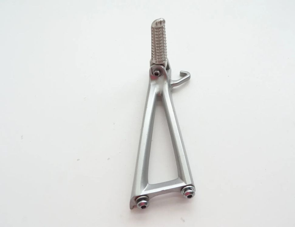 YAMAHA YZF-R E81/E82/E87/E88 (2004-2013) Rear right side footrest peg hanger 2C0-5 3235717