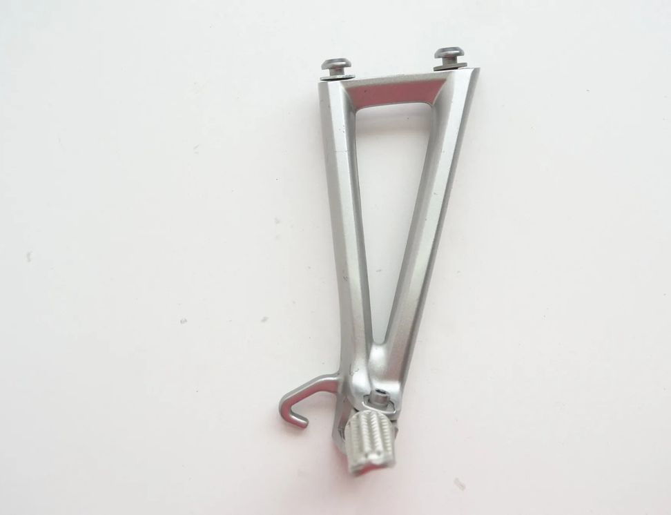 YAMAHA YZF-R E81/E82/E87/E88 (2004-2013) Rear right side footrest peg hanger 2C0-5 3235717