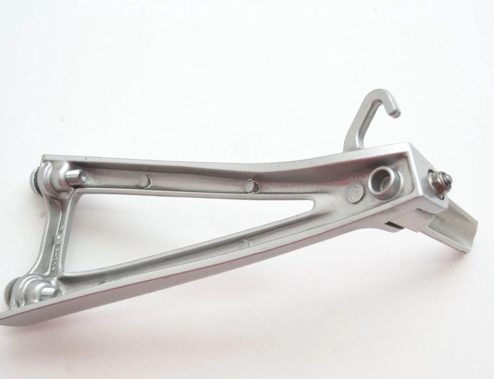 YAMAHA YZF-R E81/E82/E87/E88 (2004-2013) Rear right side footrest peg hanger 2C0-5 3235717