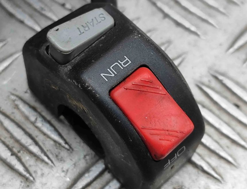 YAMAHA FZR Правый боковой переключатель передач 32381959