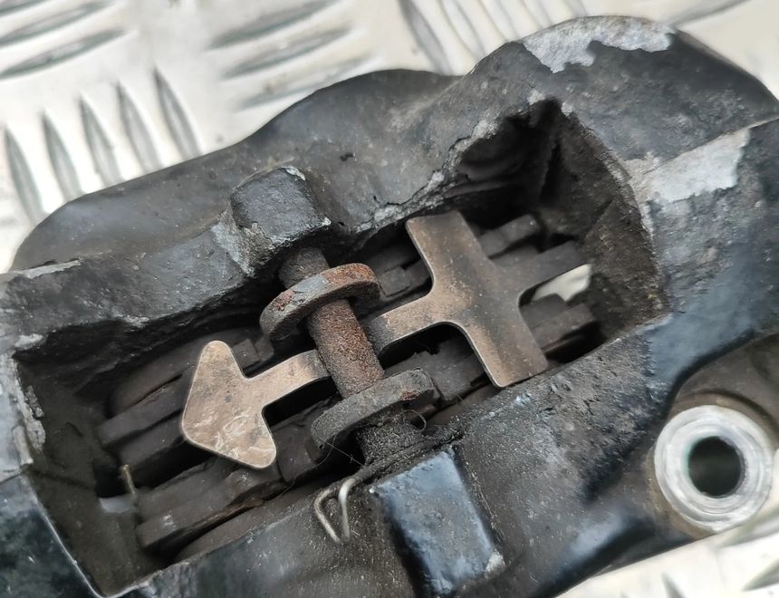 KTM RC Передний левый боковой тормозной суппорт 32875294