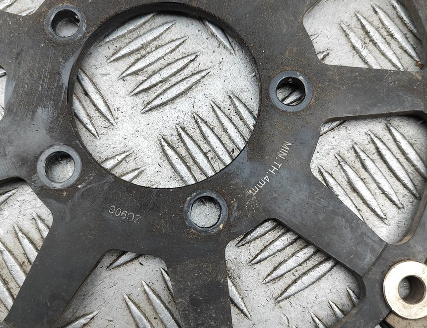 SUZUKI GSX Ротор переднего левого тормозного диска 33077485