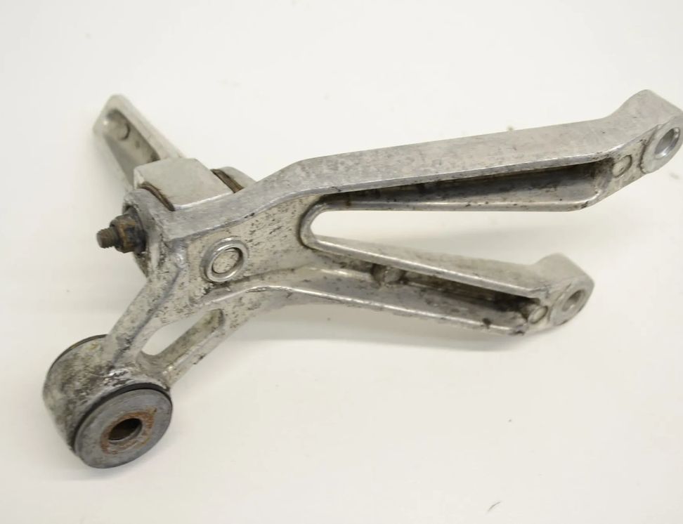 YAMAHA YZF-R Rear right side footrest peg hanger 3xvr 3686698