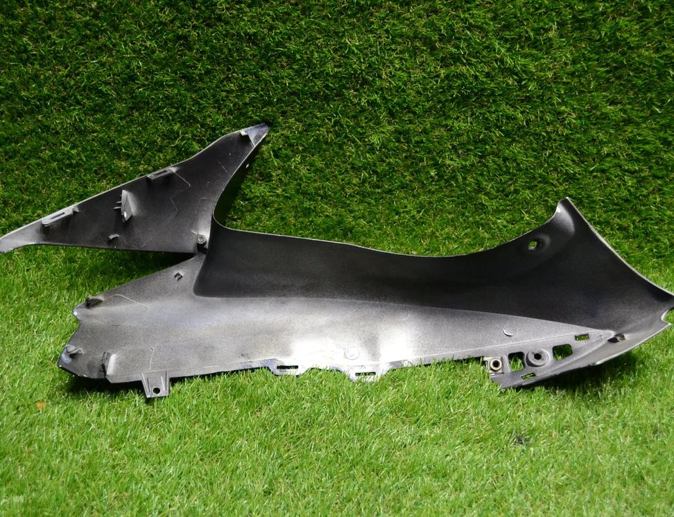 SUZUKI GSX-R L538 (1 gen) (2011-2020) Right side fairing cover panel cowl RH 17041329