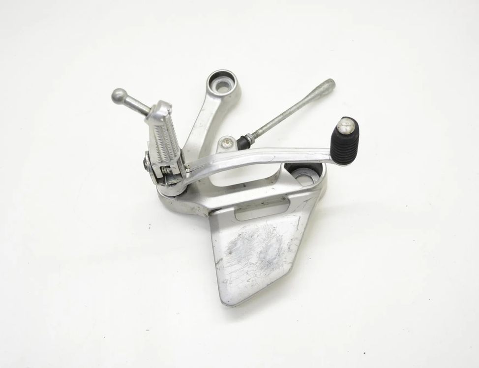 YAMAHA MT 2 generation (2000-2008) Front left side footrest peg hanger  21131580