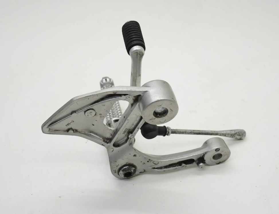 YAMAHA MT 2 generation (2000-2008) Front left side footrest peg hanger  21131580