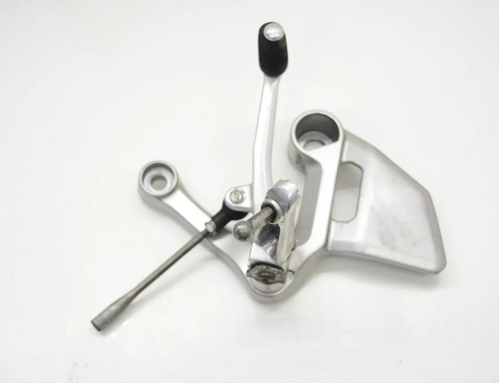 YAMAHA MT Front left side footrest peg hanger  21137535