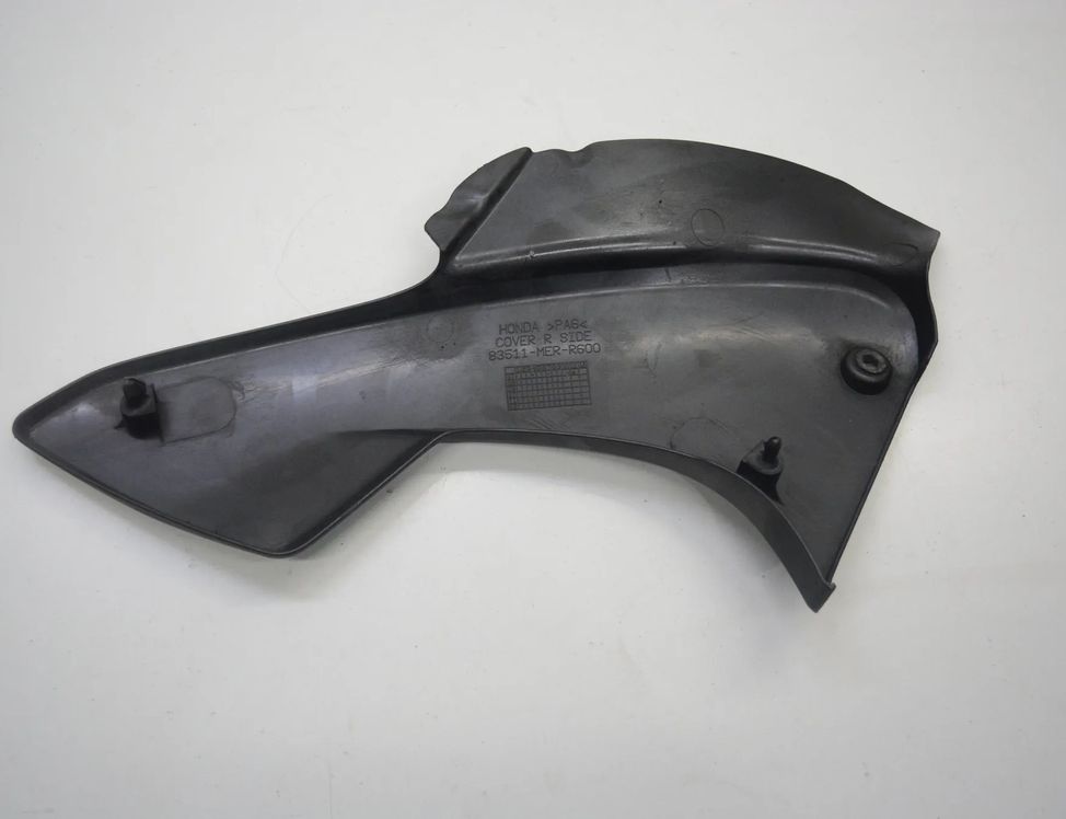 HONDA CBF 3 generation (2004-2015) Кожух панели обтекателя правой стороны 83511-mer-r600 22979313