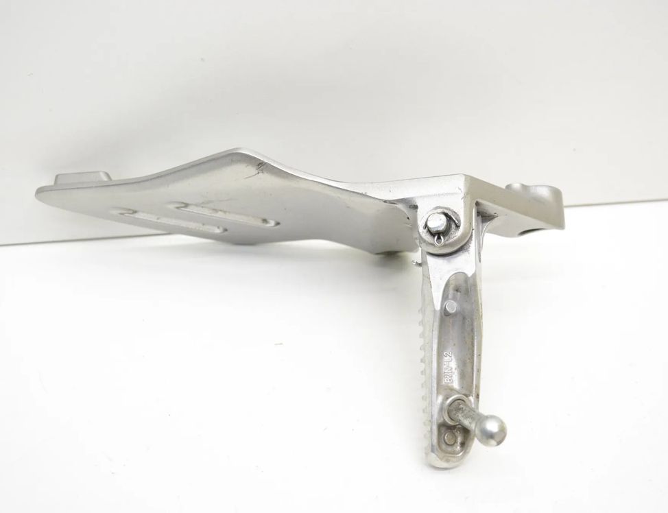 YAMAHA MT Front left side footrest peg hanger  24753223