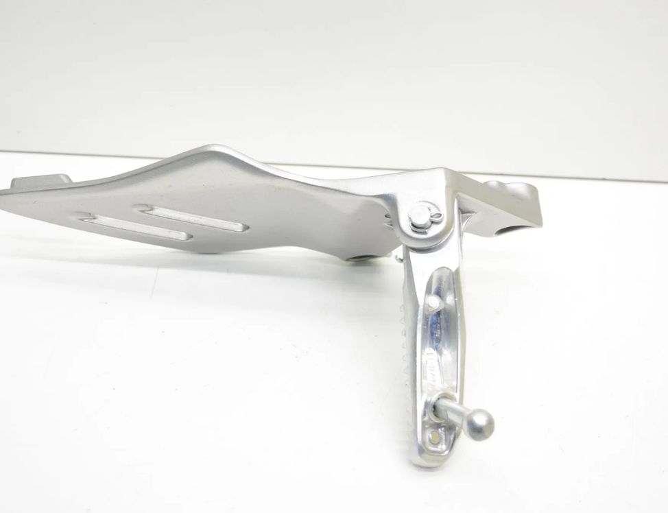 YAMAHA MT 7 generation (2012-2024) Front left side footrest peg hanger  25223676