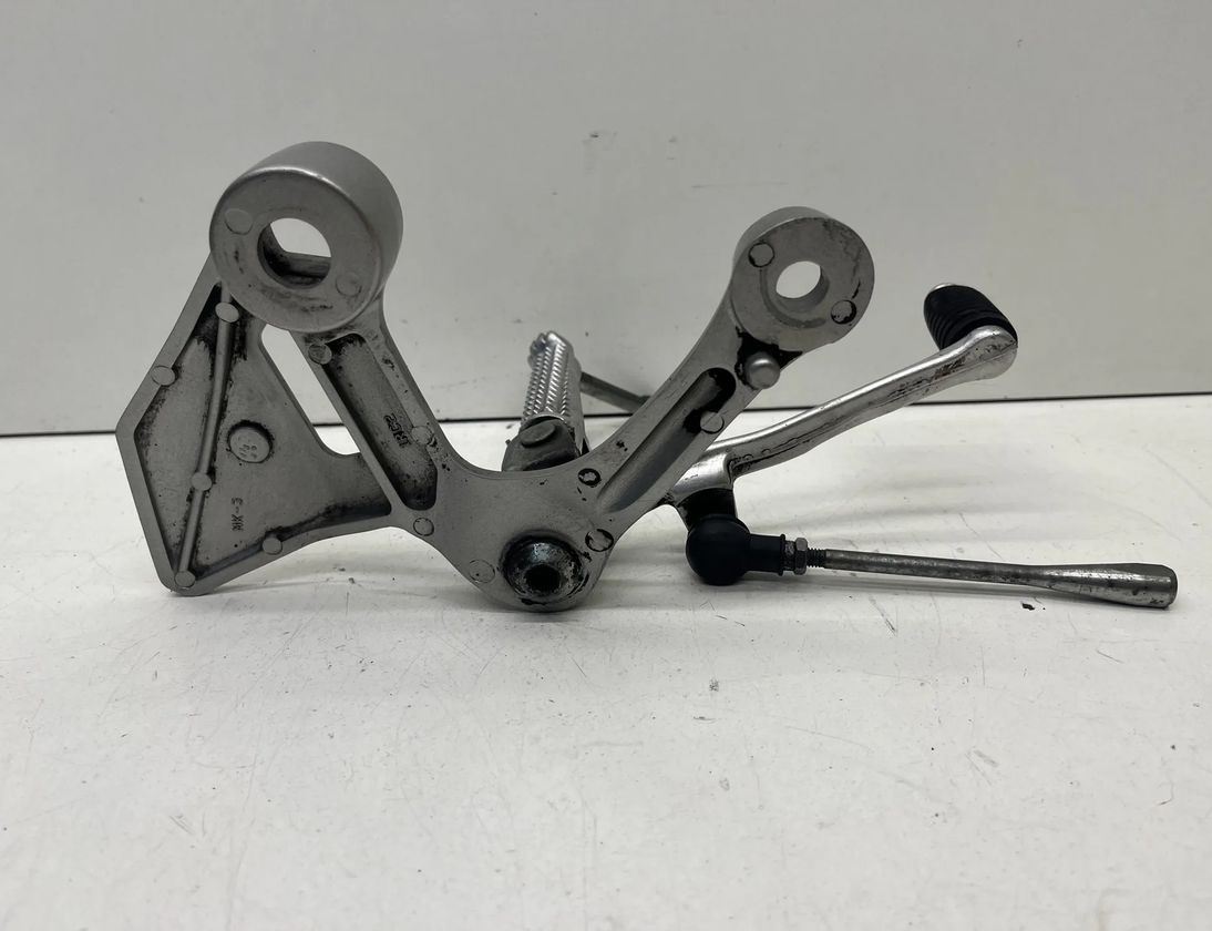 YAMAHA MT 2 generation (2007-2011) Front left side footrest peg hanger  25629939