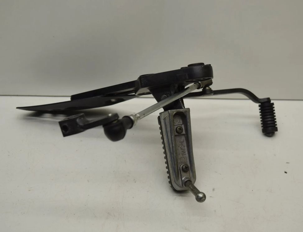 YAMAHA MT 2 generation (2007-2011) Front left side footrest peg hanger  25697984