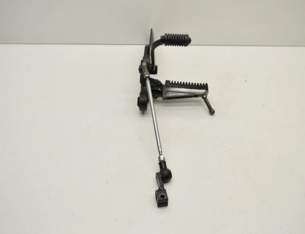 YAMAHA MT 2 generation (2007-2011) Front left side footrest peg hanger  25697984