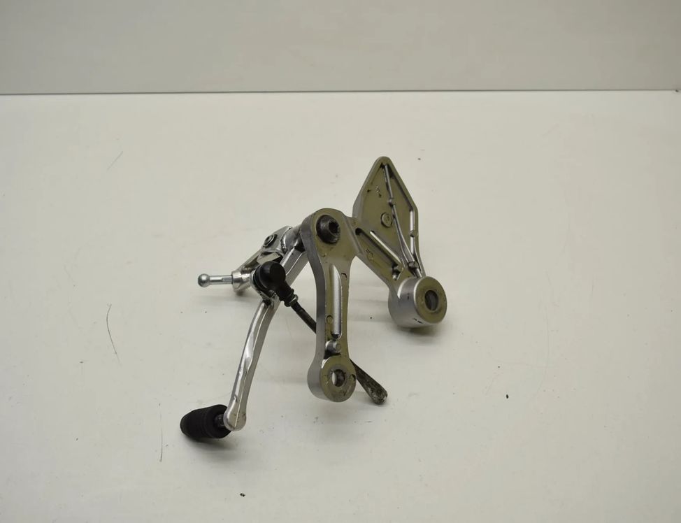 YAMAHA MT 1 generation (2017-2024) Front left side footrest peg hanger  25949186