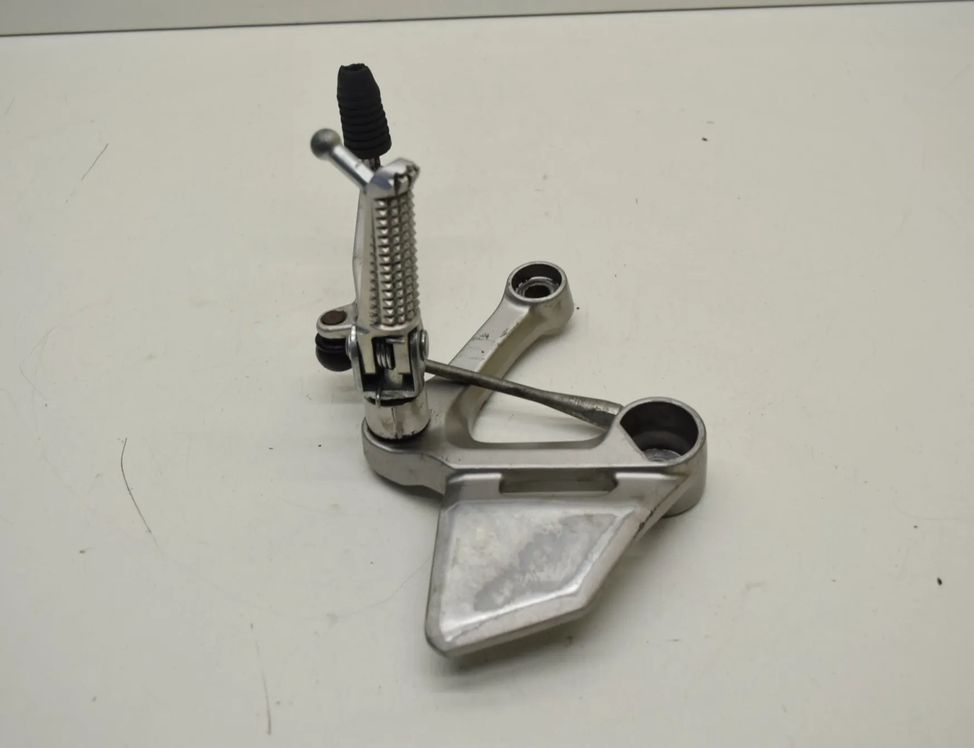 YAMAHA MT 1 generation (2017-2024) Front left side footrest peg hanger  25949186