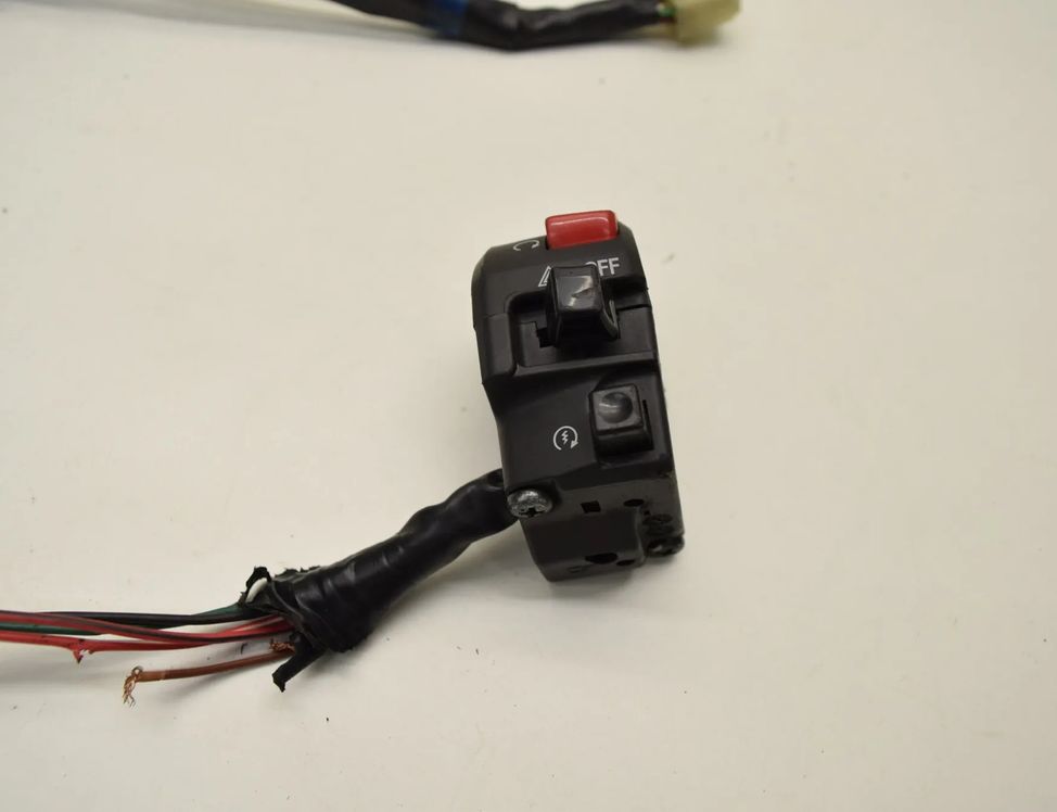 YAMAHA YZF-R C (2002-2005) Правый боковой переключатель передач 30667845