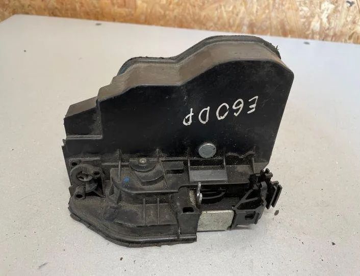 BMW 5 Series E60/E61 (2003-2010) Front Right Door Lock 7167072 22187341