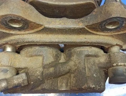 MERCEDES-BENZ R-Class W251 (2005-2017) Супорт тормозов передний левый 65552401,330 21204753