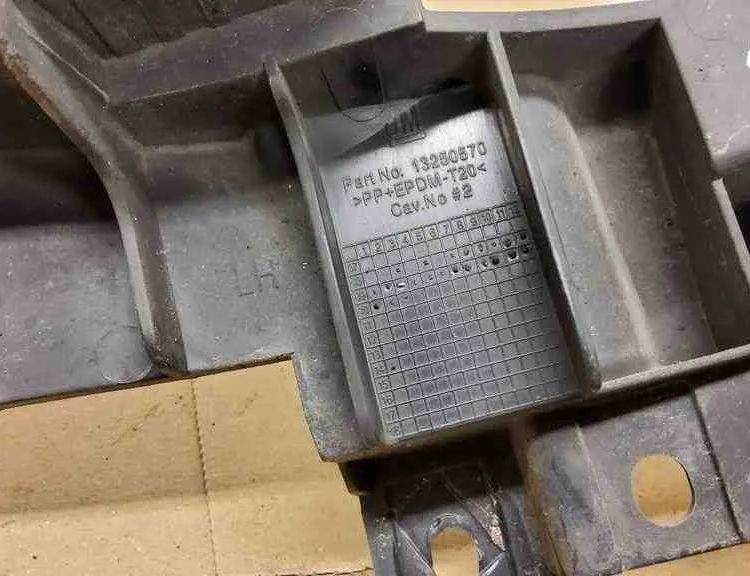 OPEL Insignia A (2008-2016) Держатель передний левого фонаря 13250570 32562776