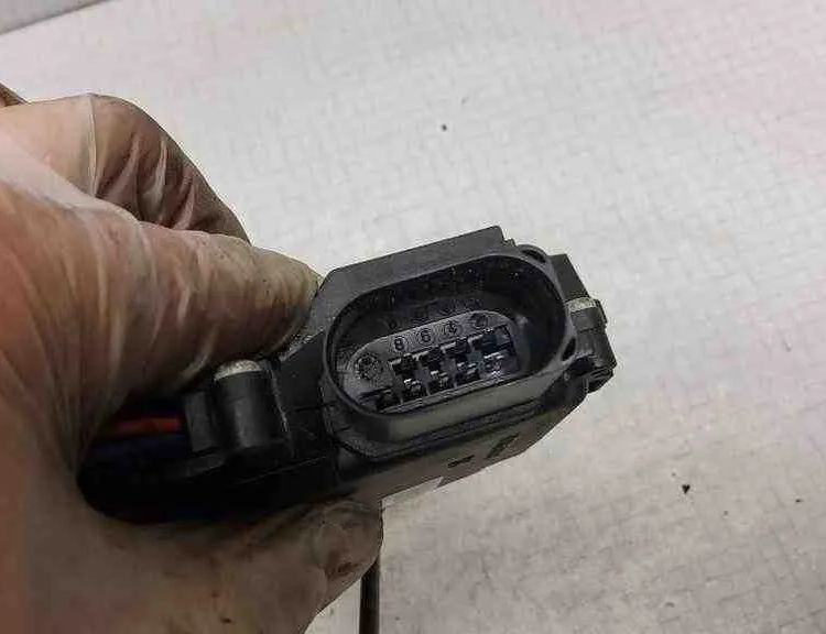 AUDI A4 B7/8E (2004-2008) Замок передней левой двери 4B1837015G 32565071