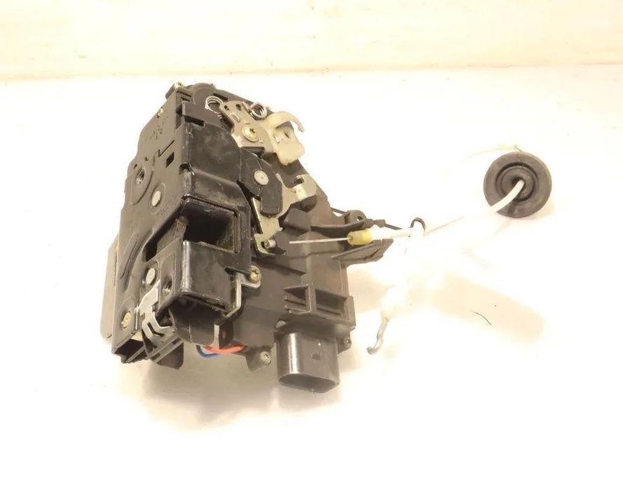 AUDI A4 B8/8K (2011-2016) Замок двери передний правый 32908854