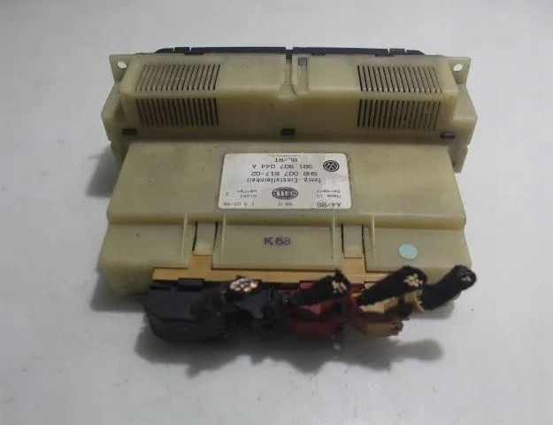 VOLKSWAGEN Passat B6 (2005-2010) Climate Control Unit 007,617-02 32925042