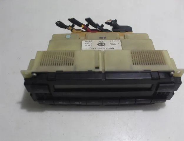 VOLKSWAGEN Passat B6 (2005-2010) Climate Control Unit 007,617-02 32925042