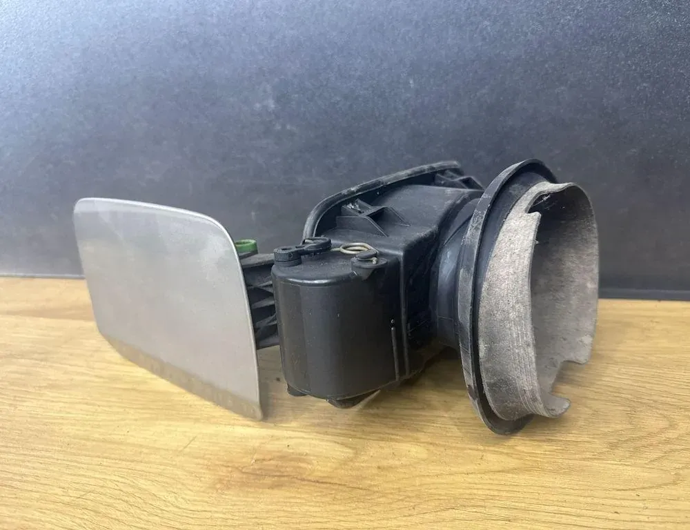 BMW 3 Series E90/E91/E92/E93 (2004-2013) Крышка бензобака 7073961 36186661
