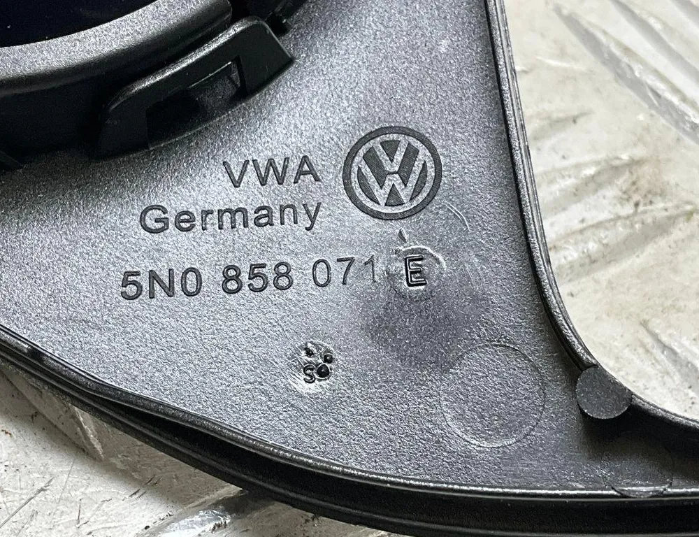 VOLKSWAGEN Tiguan 1 generation (2007-2017) Center console air vents 5M0819357,5N0858071E,5N0858069J,5N0819062B,5N0819061B 34731649