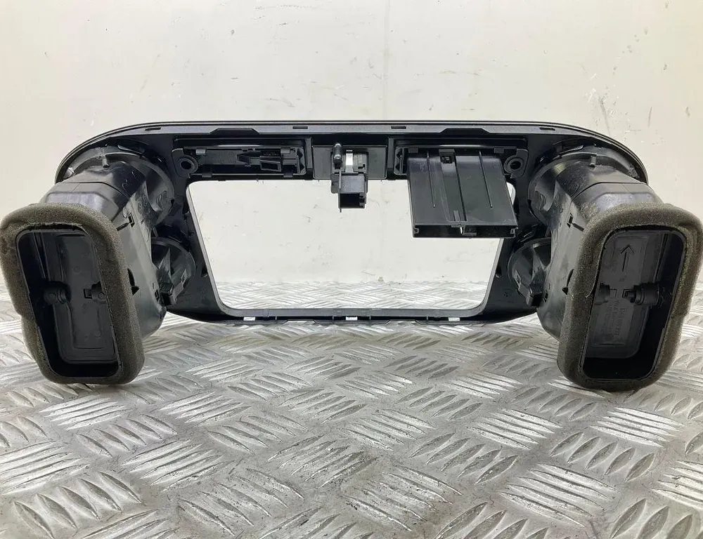VOLKSWAGEN Tiguan 1 generation (2007-2017) Center console air vents 5M0819357,5N0858071E,5N0858069J,5N0819062B,5N0819061B 34731649