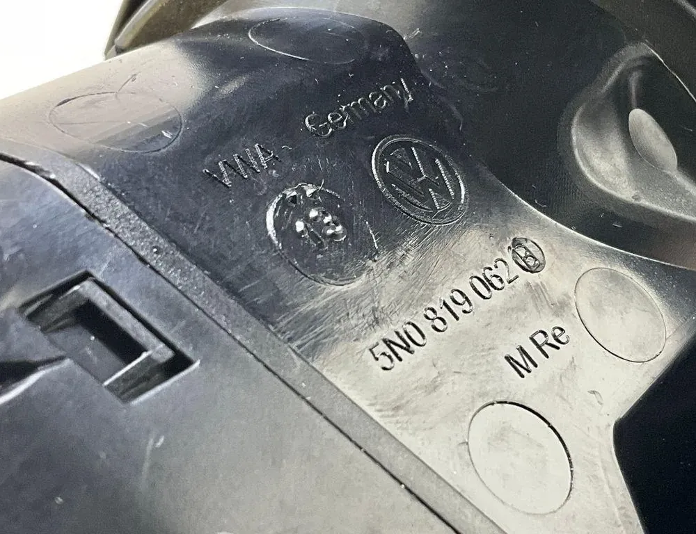 VOLKSWAGEN Tiguan 1 generation (2007-2017) Center console air vents 5M0819357,5N0858071E,5N0858069J,5N0819062B,5N0819061B 34731649