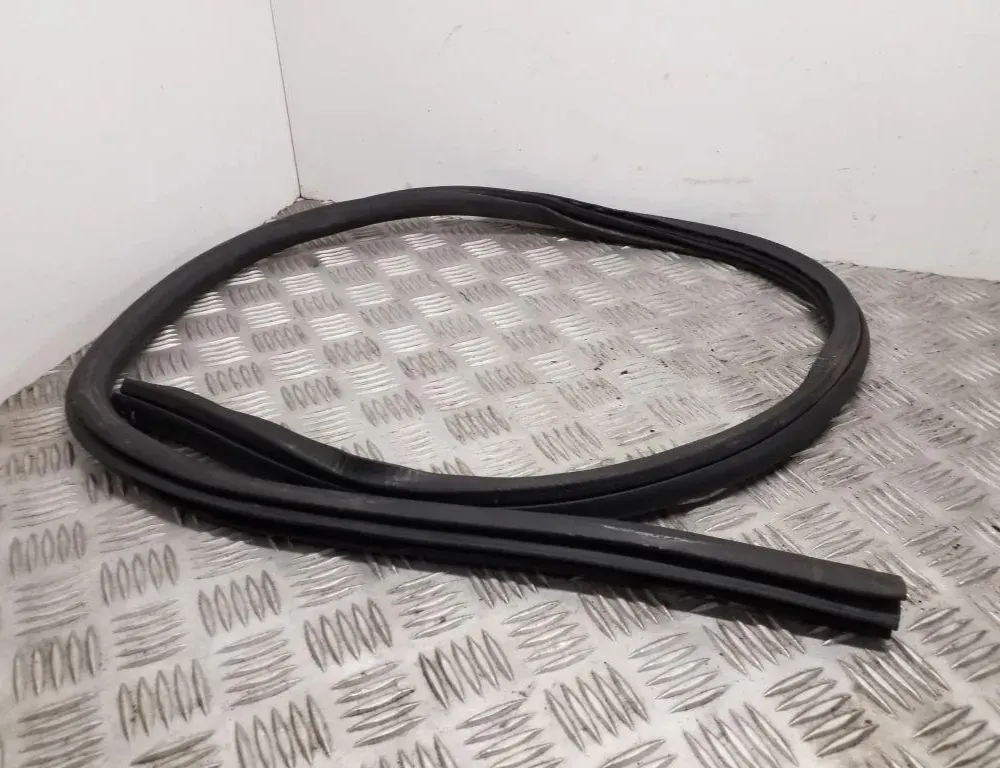 VOLKSWAGEN Scirocco 3 generation (2008-2020) Front Right Door Seal Rubber 1K8867911B 34732416