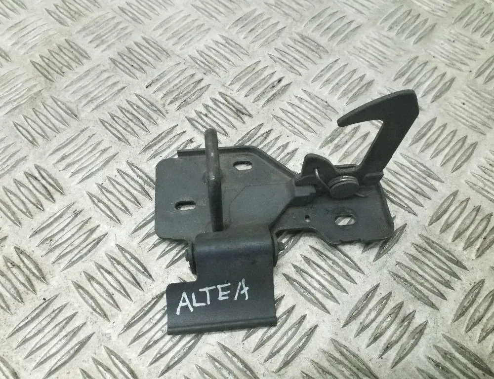 SEAT Altea 1 generation (2004-2013) Крюк капотa 5P0823480 34729251