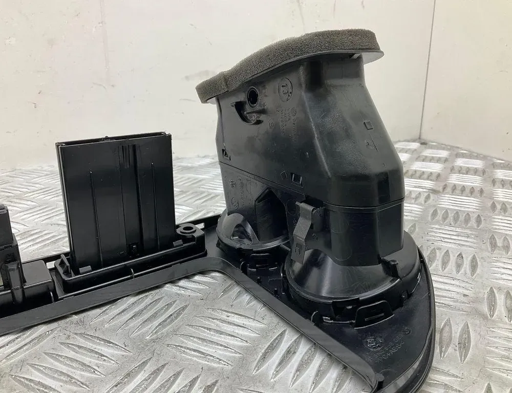 VOLKSWAGEN Tiguan 1 generation (2007-2017) Center console air vents 5M0819357,5N0858071E,5N0858069J,5N0819062B,5N0819061B 34731649