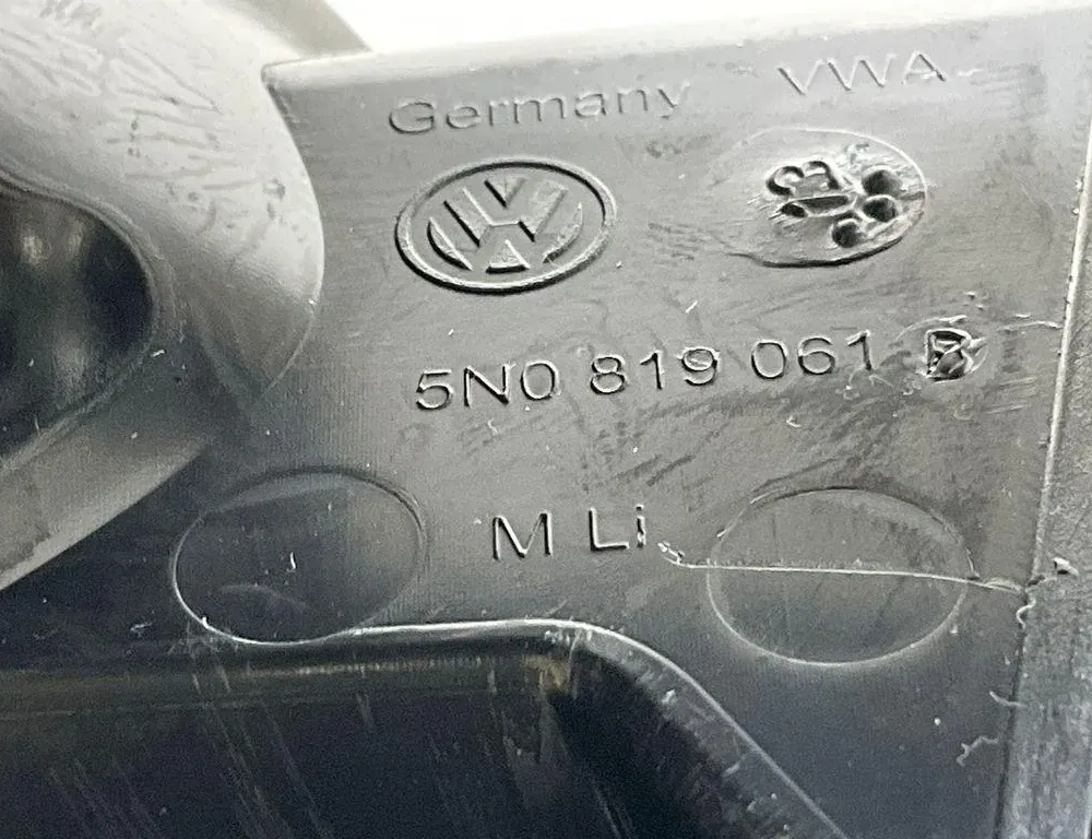 VOLKSWAGEN Tiguan 1 generation (2007-2017) Center console air vents 5M0819357,5N0858071E,5N0858069J,5N0819062B,5N0819061B 34731649